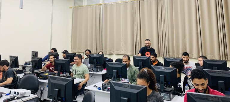 Bootcamp de Programação Web - alunos de Sistemas de Informação passam por uma semana de treinamento - Foto 02