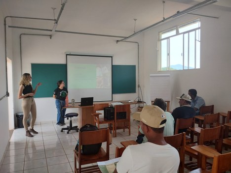 Forragicultura e manejo da adubação são discutidos em Dia de Campo realizado pela UFVJM 02