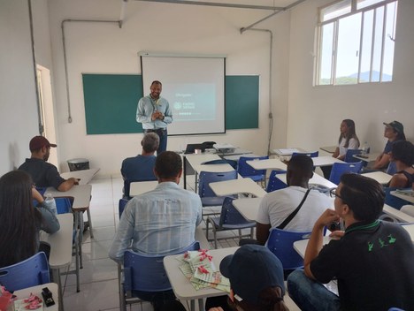 Forragicultura e manejo da adubação são discutidos em Dia de Campo realizado pela UFVJM 07