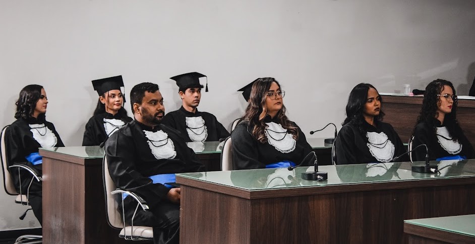 UFVJM entrega mais de 400 profissionais ao mercado de trabalho no início de 2025 03.jpg