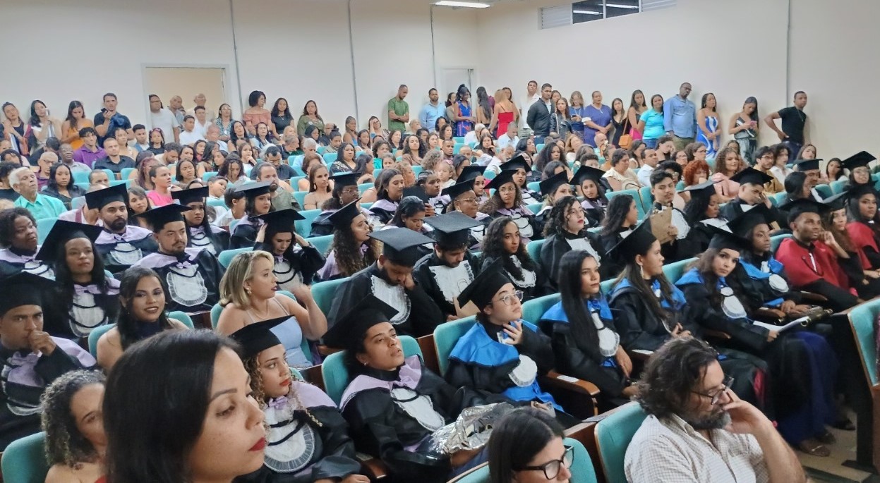 UFVJM entrega mais de 400 profissionais ao mercado de trabalho no início de 2025 07.jpg