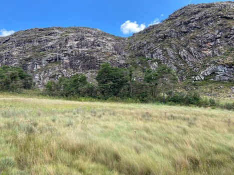 Extração de quartzito na Serra do Espinhaço pode afetar patrimônio natural 02