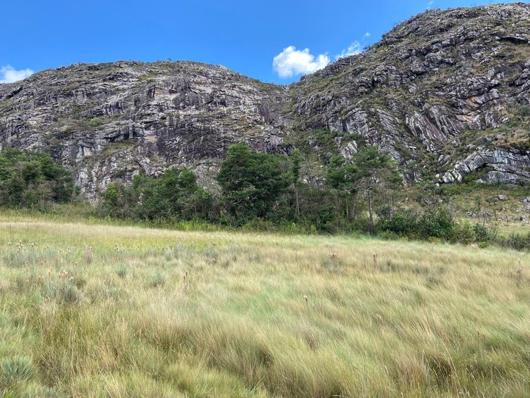 Extração de quartzito na Serra do Espinhaço pode afetar patrimônio natural 02