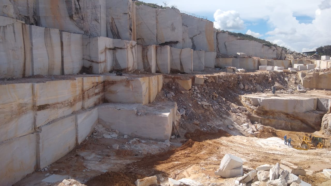 Extração de quartzito na Serra do Espinhaço pode afetar patrimônio natural 04