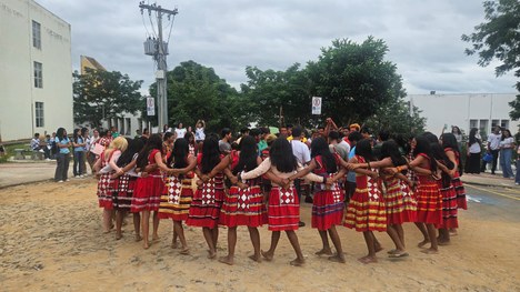 Identidade, memória e saberes tradicionais Representantes do povo Maxakali (Tikmũ’ũn) compartilharam sua cultura e tradições durante o #VemPraUFVJM 2026